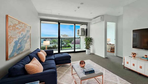 2 Bedroom & 2 bathroom - Furnished Apartment - Photo 1