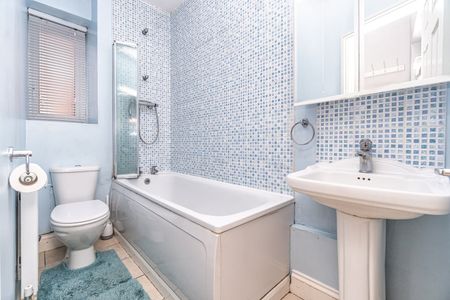 2 Bed Flat, Wentwood House, E5 - Photo 3