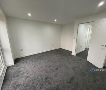 2 bedroom end of terrace house to rent - Photo 4