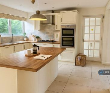 4 bedroom detached house to rent - Photo 4