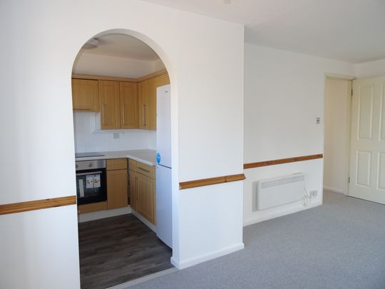 Lovely Two Bedroom Flat for Rent in Grays RM16, Close to Lakeside and Grays Town centre - Photo 1