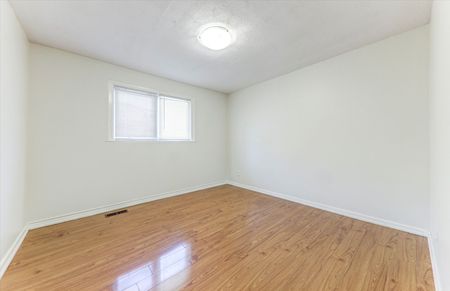 For Lease - 90 Celeste Drive Unit# Main, Toronto, Ontario - Photo 4
