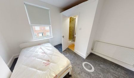 5 bed Semi-Detached House for Rent - Photo 2