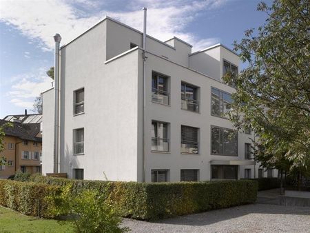 In ruhiger, gepflegter und charmanter Liegenschaft - Photo 4