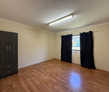 THREE BEDROOM HOME CLOSE TO SCHOOLS! - Photo 1