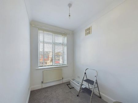 3 bedroom end of terrace house to rent - Photo 2