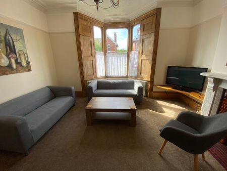 East Parade, Heworth - P1320 - Photo 2