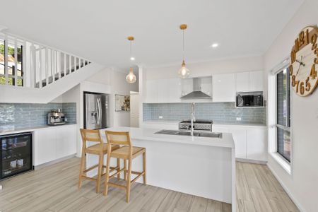 Beautiful Family Home in Quiet Cul-de-Sac - Spacious, Modern & Full of Light - Photo 3