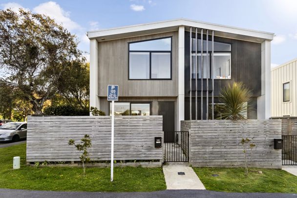 MODERN ARCHITECTURALLY DESIGNED TOWNHOUSE - Photo 1