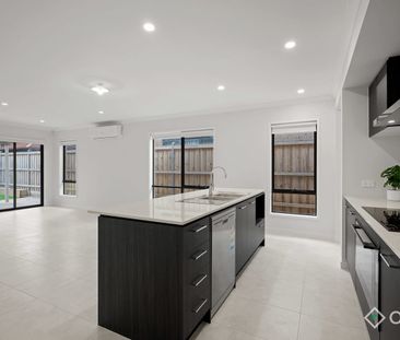Exceptional bright New family home in Meridian estate - Photo 4