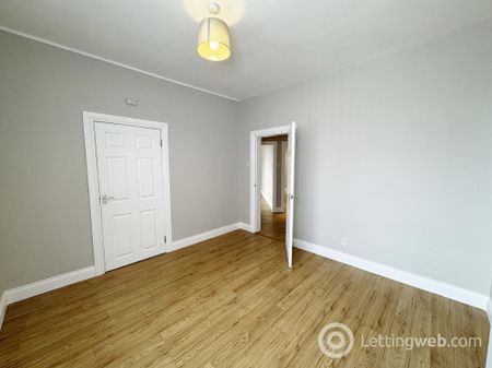 2 Bedroom Ground Flat to Rent - Photo 3