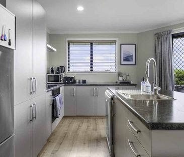 Sun-Filled 4-Bedroom Home with Modern Comforts - Photo 3