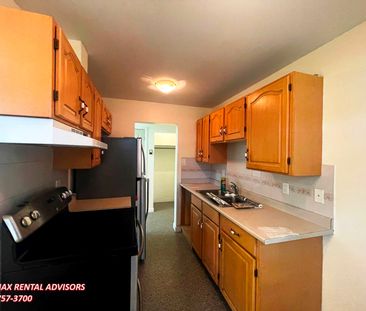 GREAT 2 BED 1 BATH, 4-PLEX UNIT WITH ONE OUTDOOR PARKING IN THE COM... - Photo 5