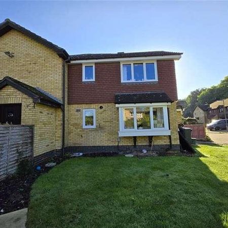 Bedroom Semi-detached House In Guildford, GU4 - Photo 3