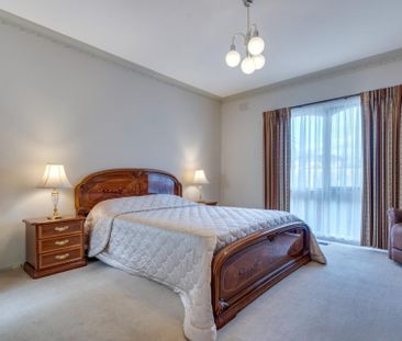 24 Collinson Street, Keilor Park VIC 3042 - House For Rent | Domain - Photo 2