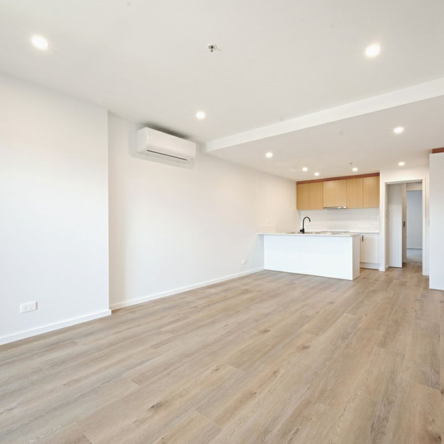 Ground floor 2 bedroom, 2 bathroom, 2 car unit - Photo 1