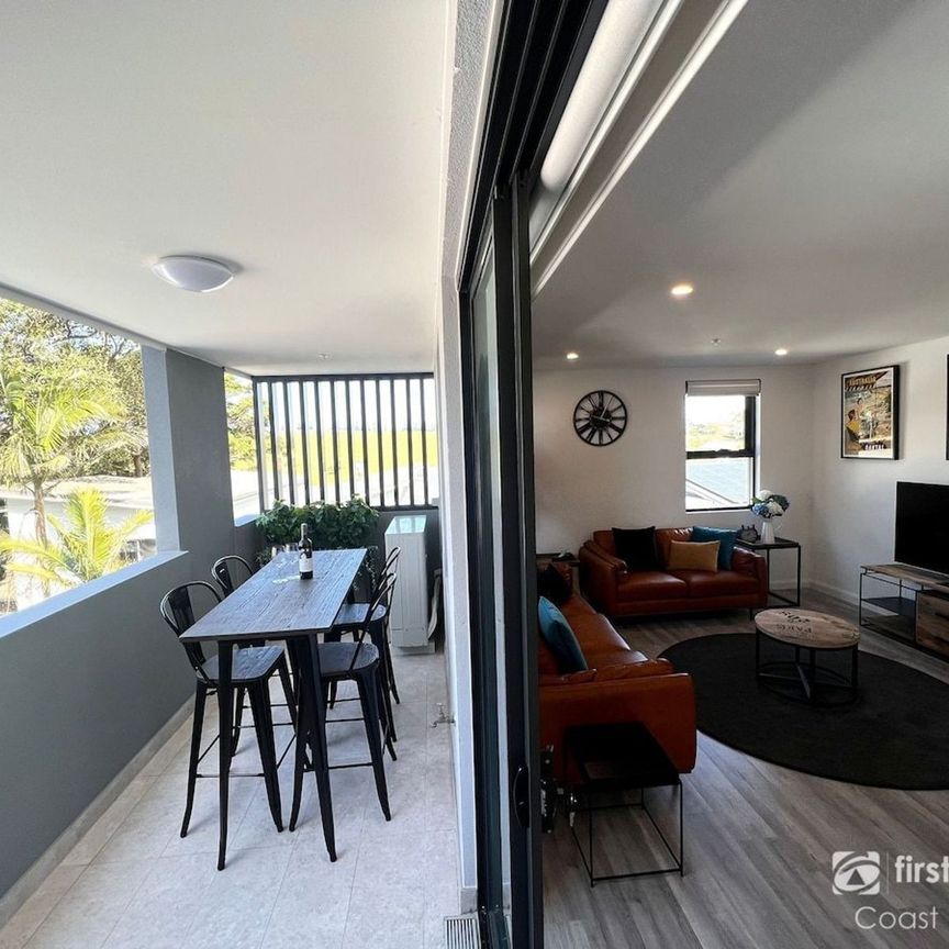 Contemporary living at its finest - Photo 1