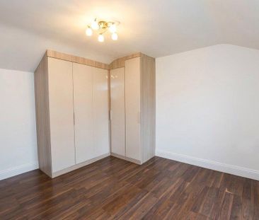 4 bedroom detached house to rent - Photo 2