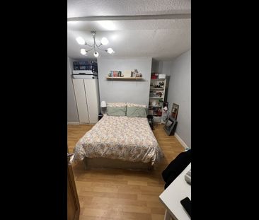 Room in a Shared House, Greenwich High Road, SE10 - Photo 6