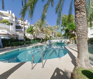 Middle Floor Apartment in Elviria - Photo 3