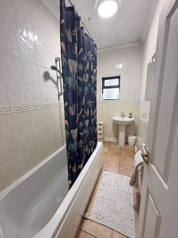 Price £995 pcm - Available Now - Unfurnished - Photo 2