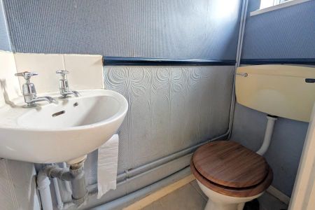 3 bedroom end of terrace house to rent - Photo 3