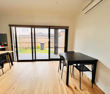 Fully Furnished Clayton Townhouse 4 Bed 3 Bath 1 Garage - Photo 2