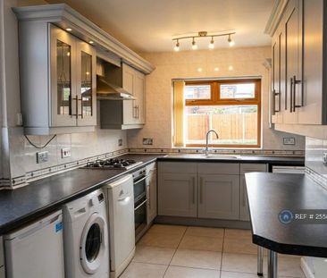 4 bedroom semi-detached house to rent - Photo 4
