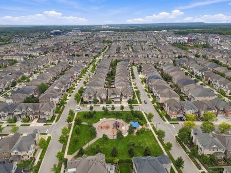 For Lease - 146 Mcwilliams Crescent, Oakville, Ontario - Photo 2