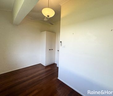 2 BEDROOM : 2 BATHROOM : UNFURNISHED : CLOSE TO TOWN & BEACH - Photo 1