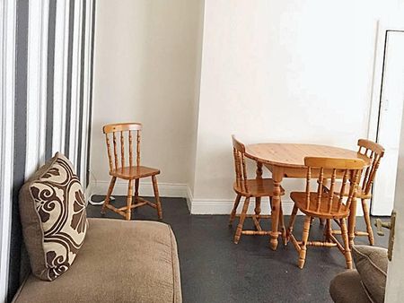 4 bedroom terraced house to rent - Photo 3