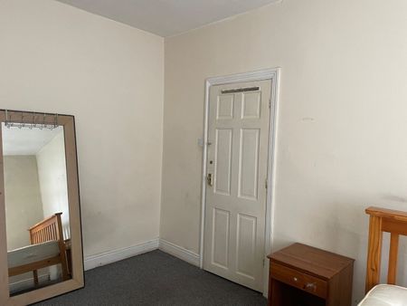 2 Bed Terraced House, Ashton Terrace, LS8 - Photo 2