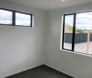 Stylish Townhouse In Fabulous Saint Andrews Location - Photo 2