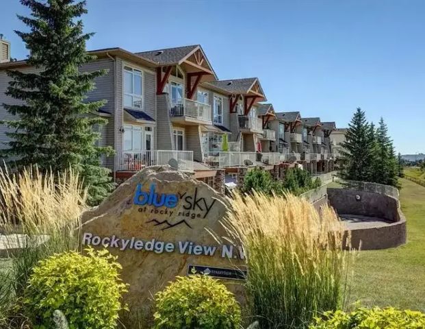 Executive condo with gorgeous mountain view | #2 - 116 Rockyledge View NW, Calgary - Photo 1