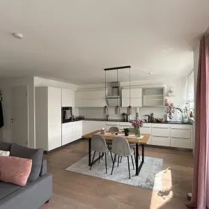 Wunderschöne 3-Zimmer Neubauwohnung mit 2 Balkonen und Tiefgaragenstellplatz mit Wallbox - Foto 2