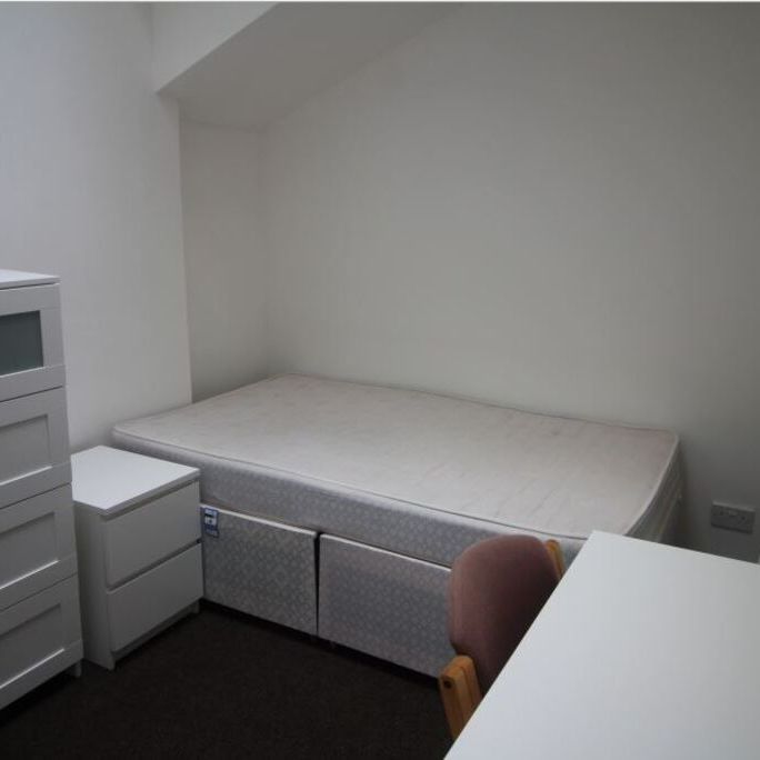 5 Bed Student Accommodation - Photo 1