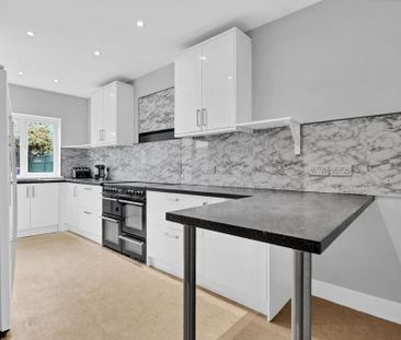 3 bedroom semi-detached house to rent - Photo 4