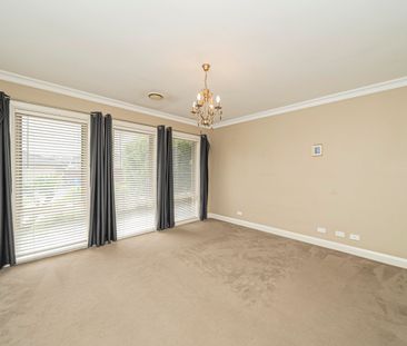 Contemporary Family Home in the Heart of Berwick - Available now - Photo 4