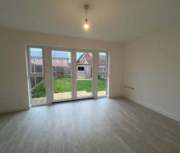3 bedroom end of terrace house to rent - Photo 1