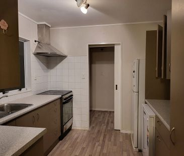 3 bed house with easy bus route to the city - Photo 2