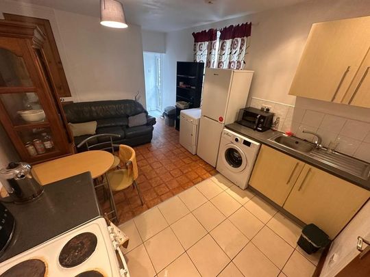 2 bedroom ground floor flat to rent - Photo 1