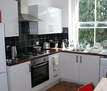 3 bedroom flat to rent - Photo 3
