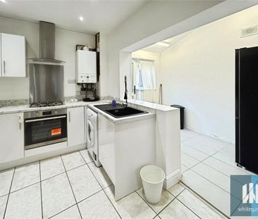 2 bedroom terraced house to rent - Photo 4