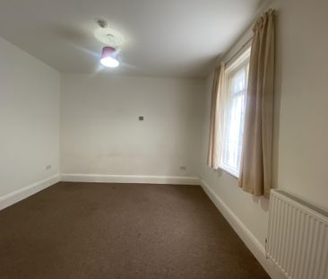 Midanbury Lane, Southampton - Photo 1