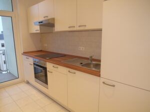 Antonstr. 40, Wohnung 9 ~~~ Einbauküche, Balkon, Bad mit Wanne und Dusche, Abstellraum - Photo 2