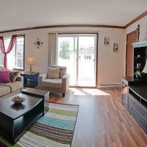 Beau grand 3 1/2 Récent STYLE CONDO Sur Boul. Thibeau Disponible 1 Janvier - Photo 2