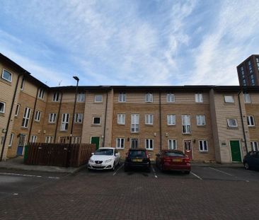 3 bedroom flat to rent - Photo 3
