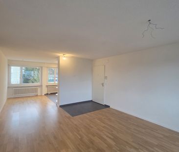 Sonnige und hochwertig teilsanierte 3 1/2-ZWG in Seuzach - Photo 2