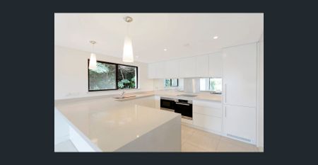 Waterfront living with iconic views - Photo 3