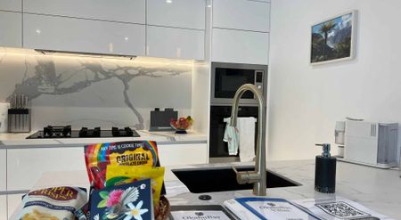 Fully furnished apartment serviced weekly - Photo 5